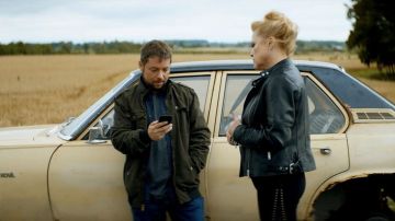 Veste en cuir portée par Kyle (Christine Elise McCarthy) comme on le voit dans Chucky série TV garde-robe (Saison 1 Épisode 6)