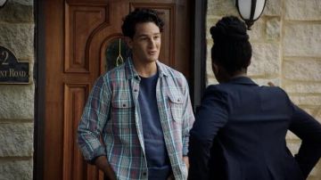 Chemise à carreaux en flanelle portée par Logan (Cory Jeacoma) comme on le voit dans 4400 tenues d'émission de télévision (Saison 1 Épisode 2)