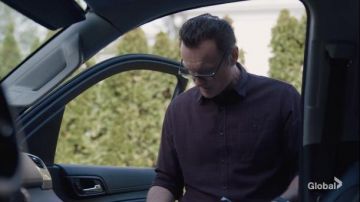 Chemise boutonnée portée par l'Agent Spécial Jess LaCroix (Julian McMahon) comme on le voit dans le FBI: Most Wanted série TV garde-robe (Saison 3 Épisode 7)