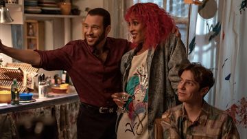 Vestido de suéter estampado usado por Carolyn (Mj Rodriguez) como se ve en tick, tick... ¡AUGE! vestuario de película