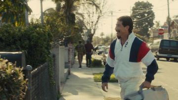 Chaqueta Fila White Track usada por Rick Macci (Jon Bernthal) como se ve en la película King Richard