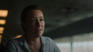 Chemise bleue portée par Ruth Wilkes (Molly Parker) comme on le voit dans les tenues de film Jockey