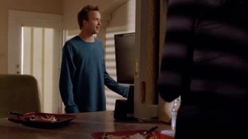 Oversized Blue Sweatshirt worn by Jesse Pinkman (Aaron Paul) as seen in Breaking Bad TV series outfits (S02E10)