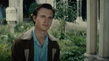 Veste marron color block portée par Tony (Ansel Elgort) comme on le voit dans le film West Side Story