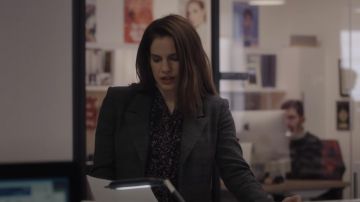 Chemise imprimée portée par Vivian (Anna Chlumsky) comme on le voit dans l&#39;invention des tenues de la série télévisée Anna (Saison 1)