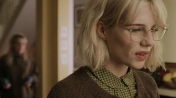 Check green/black blouse with Peter Pan collar worn by Paula (Lucy Boynton) in Modern Love TV series outfits (Season 2 Episode 3)