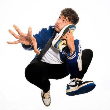 La veste universitaire portée par Inoxtag sur son compte Instagram @inoxtag