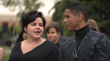 Traje impreso usado por Gabe (Charlie Barnett) en la serie de televisión You (S02E06)