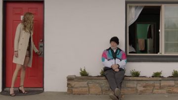 Chaqueta Colorblock Track usada por John Malkovich como se ve en el vestuario de la película Shattered