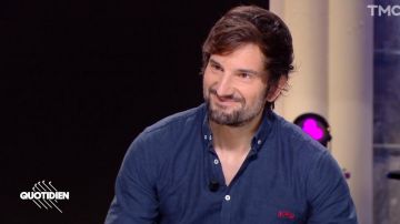 La chemise de Gaspard Proust dans l'émission Quotidien du 2 décembre 2021