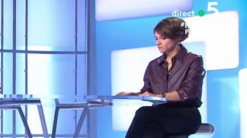 The purple leather shirt worn by Mélanie Taravant in the show C to say