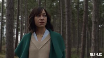 Collier en or porté par Megan (Cush Jumbo) comme on le voit dans Stay Close TV show (Saison 1)