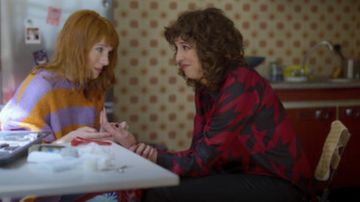 Chemise imprimée portée par Lola (Silma López) comme on le voit dans l'émission de télévision Valeria tenues (Saison 2 Épisode 8)