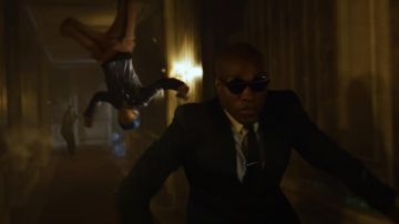 Les lunettes de soleil rondes portées par Morpheus (Yahya Abdul-Mateen II) comme on le voit dans les tenues du Film Matrix Resurrections