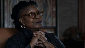 Ronde Tortue Lunettes portées par le Dr Elise Pruitt (Whoopi Goldberg) comme on le voit dans les tenues d'émission de télévision de Harlem (Saison 1 Épisode 3)