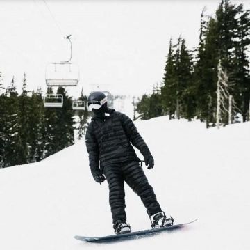 Balaclava of Travis Scott  on the Instagram account @whatsonthestar2