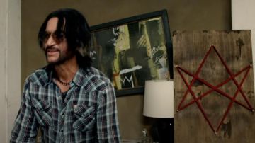 Camisa a cuadros usada por Rami Jaffee como se ve en los atuendos de Studio 666