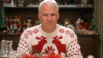 El suéter navideño usado por Tom Baker (Steve Martin) en la película Trece a la docena