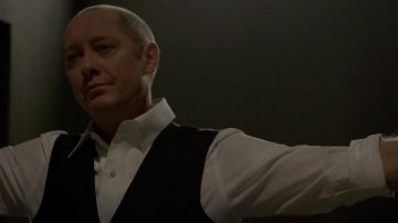 The shirt of Raymond 'Red' Reddington (James Spader) in the series Blacklist (Season 2 Episode 9)