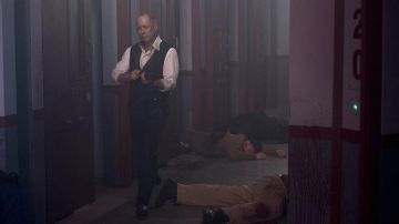 The pants of Raymond 'Red' Reddington (James Spader) in the series Blacklist (S02E09)