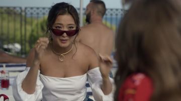 Sunglasses half-moon worn by Mindy Chen (Ashley Park) in the series Emily in Paris (Season 2 Episode 2)