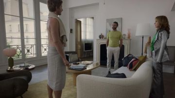 La lampe de Sylvie Grateau (Philippine Leroy-Beaulieu) dans la série Emily in Paris (Saison 2 Episode 10)