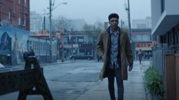 The beige coat of Tim Drake (Jay Lycurgo) in the Titans series (Season 3 Episode 11)