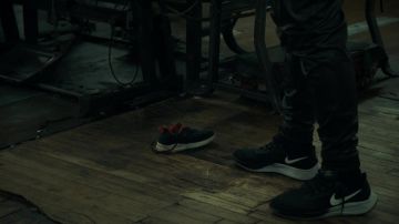 Nike sneakers portées par Robyn McCall (Queen Latifah) comme on le voit dans Les tenues de la série TV Equalizer (Saison 2 Épisode 8)