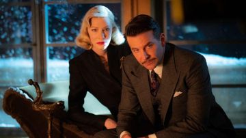 Printed tie worn by Stanton Carlisle (Bradley Cooper) as seen in Nightmare Alley movie clothes