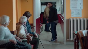 The pair of sneakers worn by Milann Rousseau (Kev Adams) in Retirement Home (MDR)