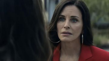 Oversize Hoop Boucles d'oreilles portées par Gale Riley (Courteney Cox) comme on le voit dans les vêtements de film Scream