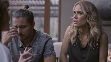 Tank top worn by Yeimy Montoya (Carolina Ramírez) as seen in The Queen of Flow TV show outfits (Season 2 Episode 6)