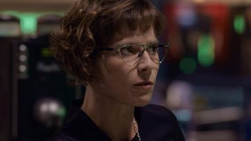 Les lunettes portées par Fiona (Sabrina Strehl) comme on le voit dans le film Matrix Resurrections