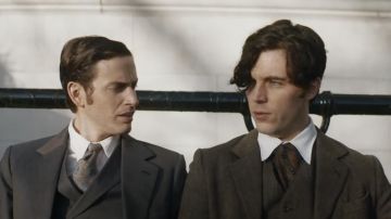 Brown 3 pieces suit worn by Robert Graves (Tom Hughes) as seen in The Laureate movie
