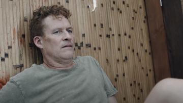 T-shirt porté par Kyle (James Tupper) comme on le voit dans le film Le Requin