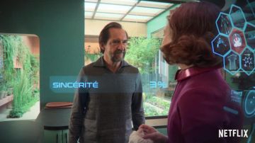 The gray polo shirt worn by Stéphane De Groodt in the movie Bigbug