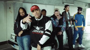 La veste de survêtement portée par Mister V dans son clip RAP VS RÉALITÉ