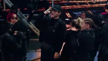 La sacoche ventrale portée par Vald dans son clip Le retour du V 