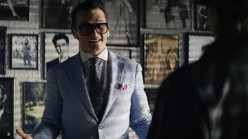Anteojos negros usados por Wilson Sikorsky (Rupert Friend) como se ve en la película Last Looks
