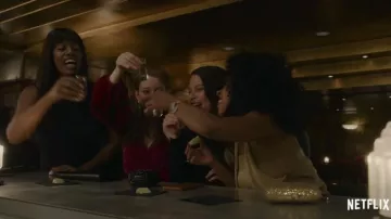 Robe portée par Kacy Duke (Laverne Cox) comme on le voit dans Inventing Anna tenues (Saison 1)