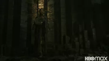 Manteau long porté par Marcus (Travis Fimmel) comme on le voit dans Raised by Wolves Tv série armoire (Saison 2)