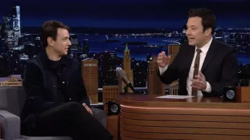 Bleu marine Veste portée par Ralph Macchio comme on le voit dans Le Tonight Show Starring Jimmy Fallon le 20 janvier 2022