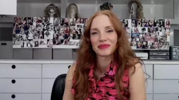 Floral Haut sans Manches porté par Jessica Chastain comme on le voit dans Le Tonight Show Starring Jimmy Fallon le 20 janvier 2022