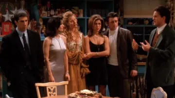 La robe corset portée pour le Nouvel An par Phoebe Buffay (Lisa Kudrow) dans la série Friends (Saison 1 Épisode 10)