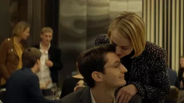 La veste noire portée par Noémie Vasseur (Lou de Laâge) dans le film Boîte noire