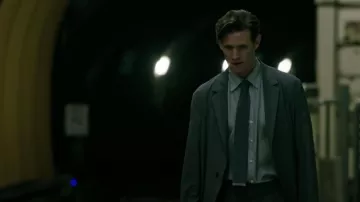 Gris Cravate portée par Loxias Couronne (Matt Smith) comme on le voit dans Morbius film garde-robe