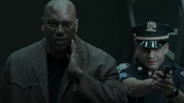 Chaqueta de abrigo usada por Simon Stroud (Tyrese Gibson) como se ve en la película Morbius