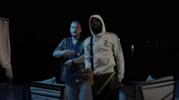 El bolso bandolera que lleva DA Uzi en el clip Y'a Quoi de Rémy 