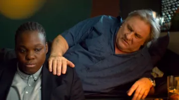 The printed blue shirt worn by Georges (Gérard Depardieu) in the movie Robust