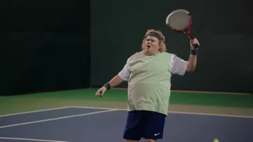 Nike Short porté par Pam (Fortune Feimster) comme on le voit dans la série télévisée Kenan garde-robe (Saison 2 Épisode 6)